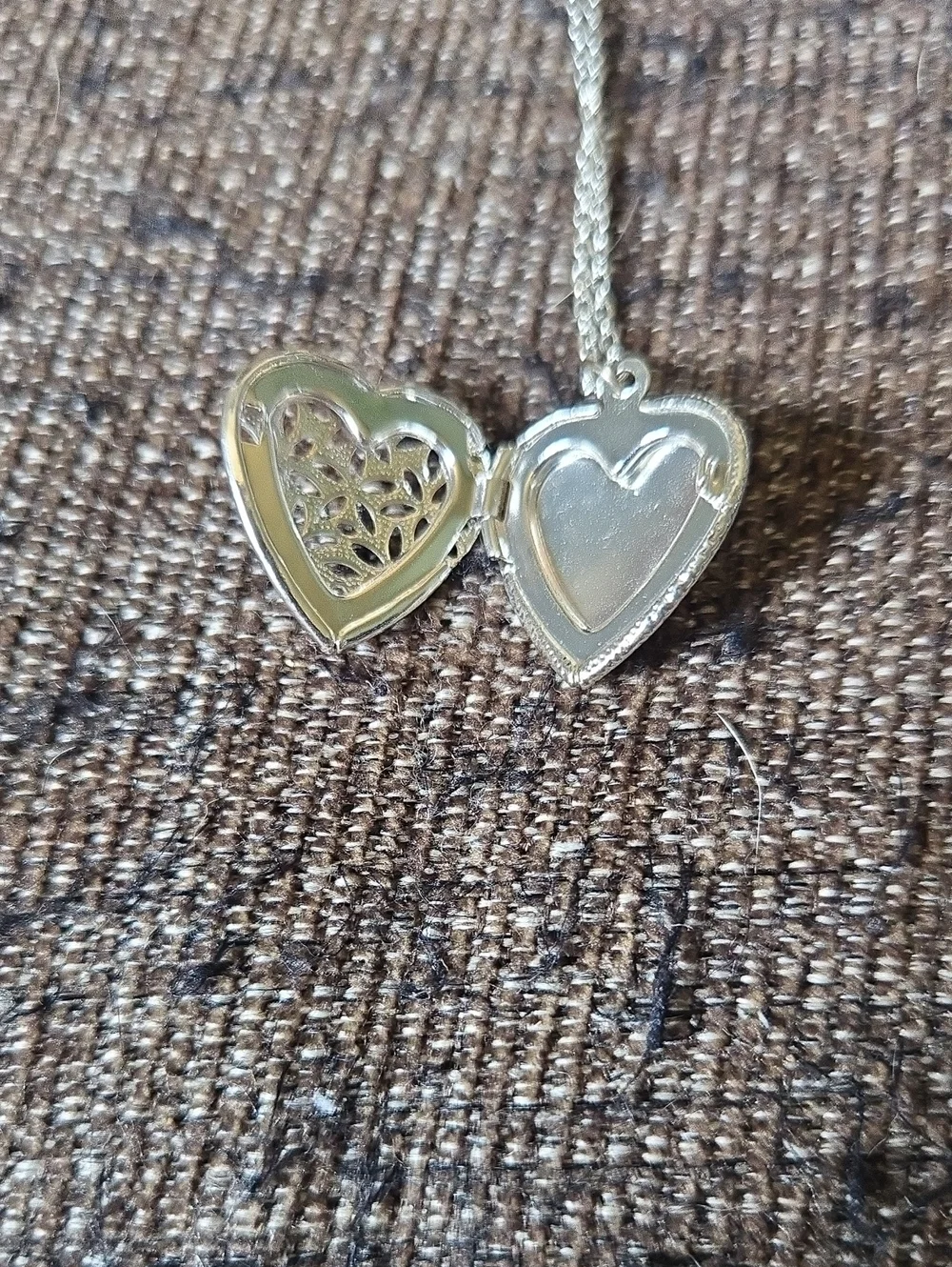 Vintage Delicate Silver Tone Heart Locket Floral Filigree Necklace